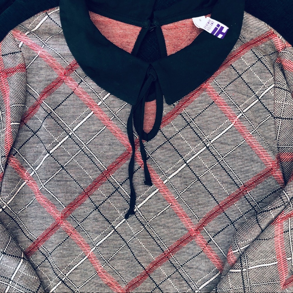 Cute blouse with a collar